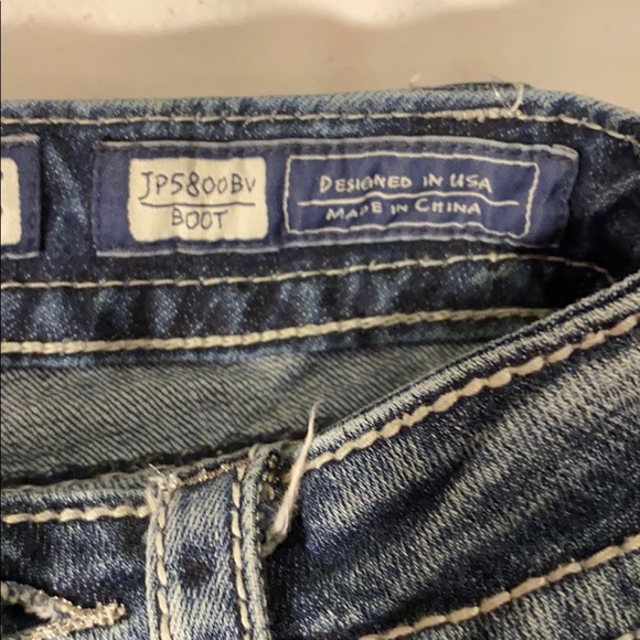 Miss Me, jeans And Embroidered with rhinestones - Picture 9 of 10